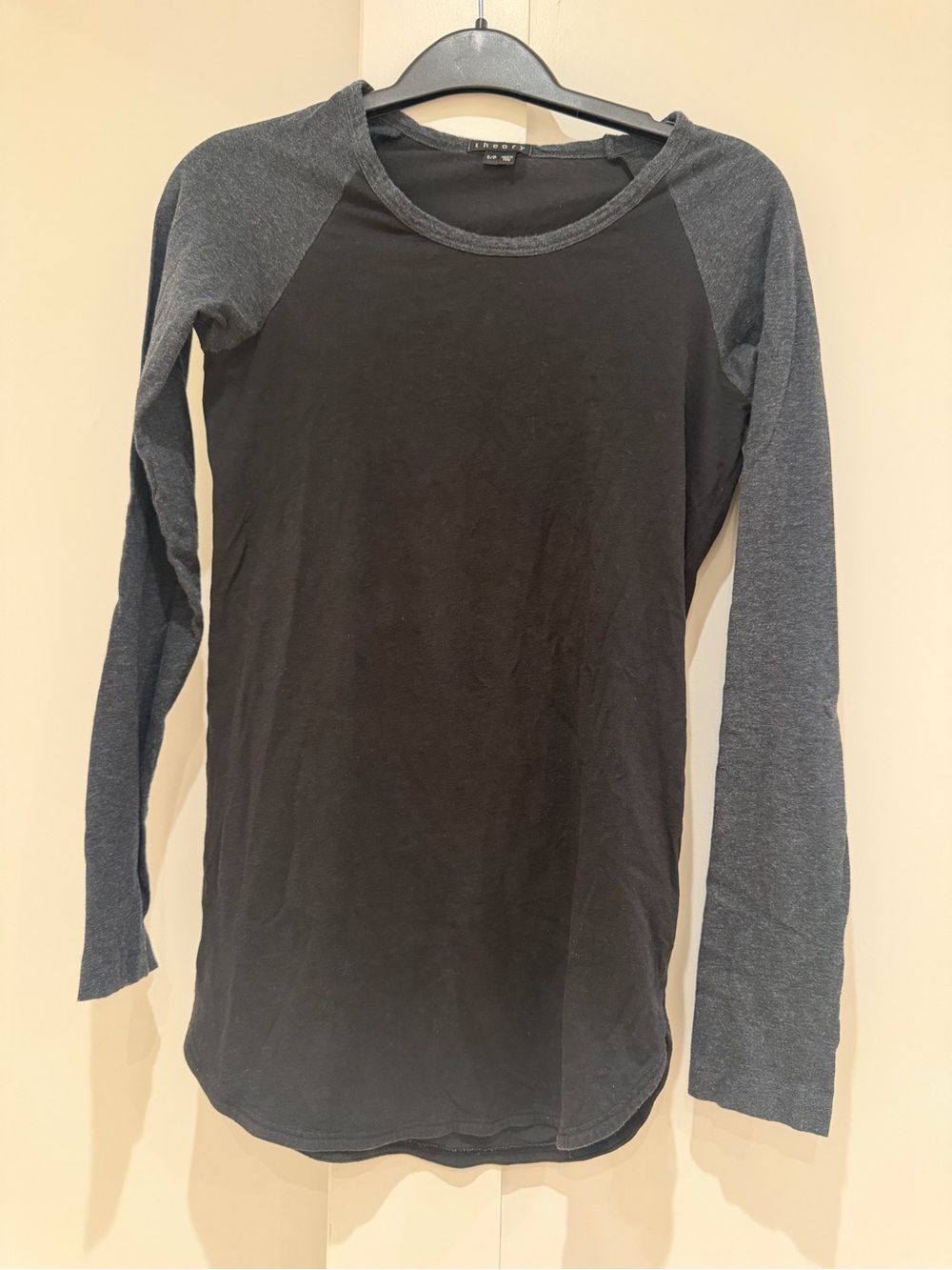 Theory Women’s Two-Tone Raglan Top - Black /Charcoal, size :S